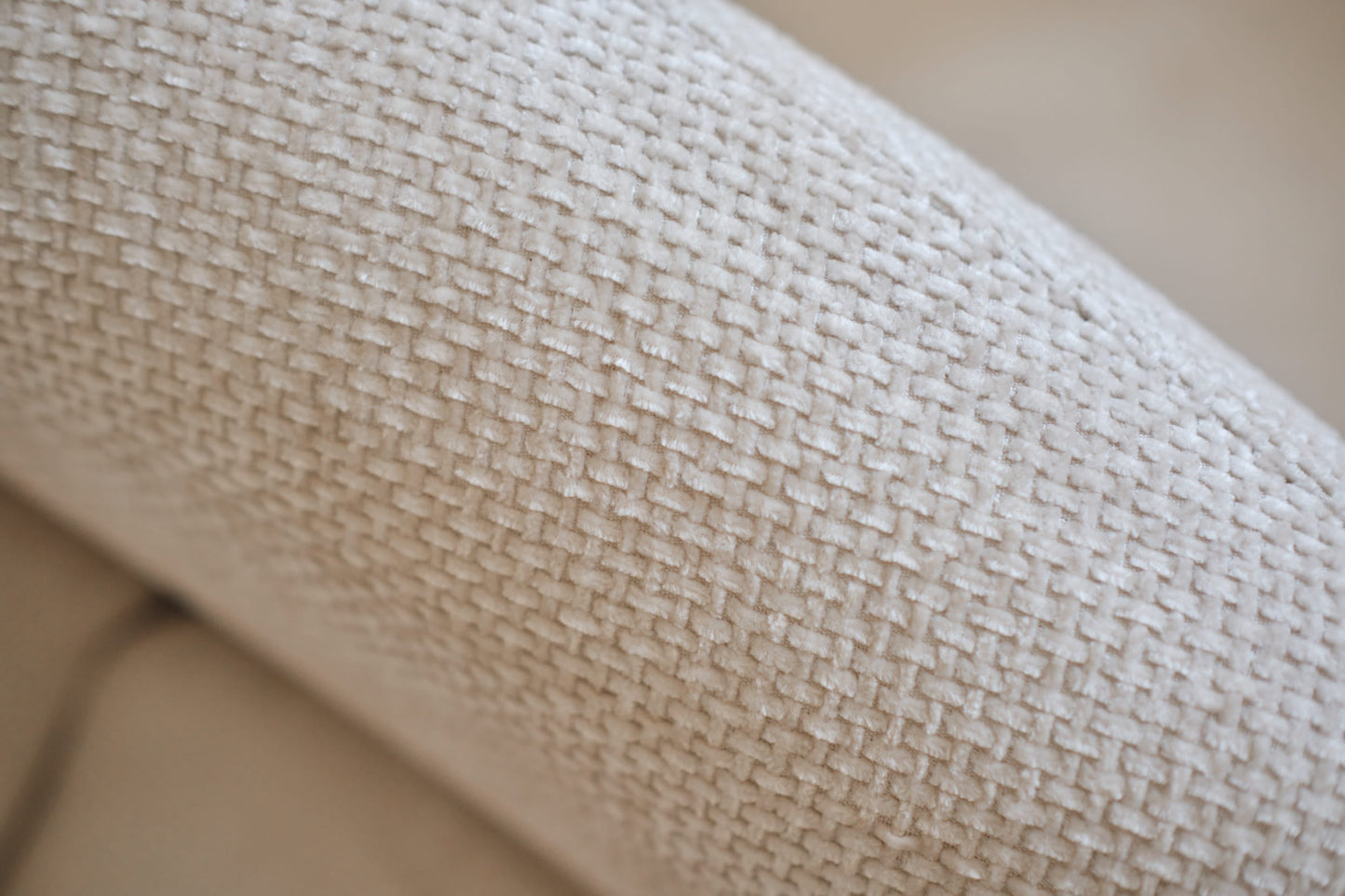 Joyce – Canapé design arrondi tissu chenille blanc
