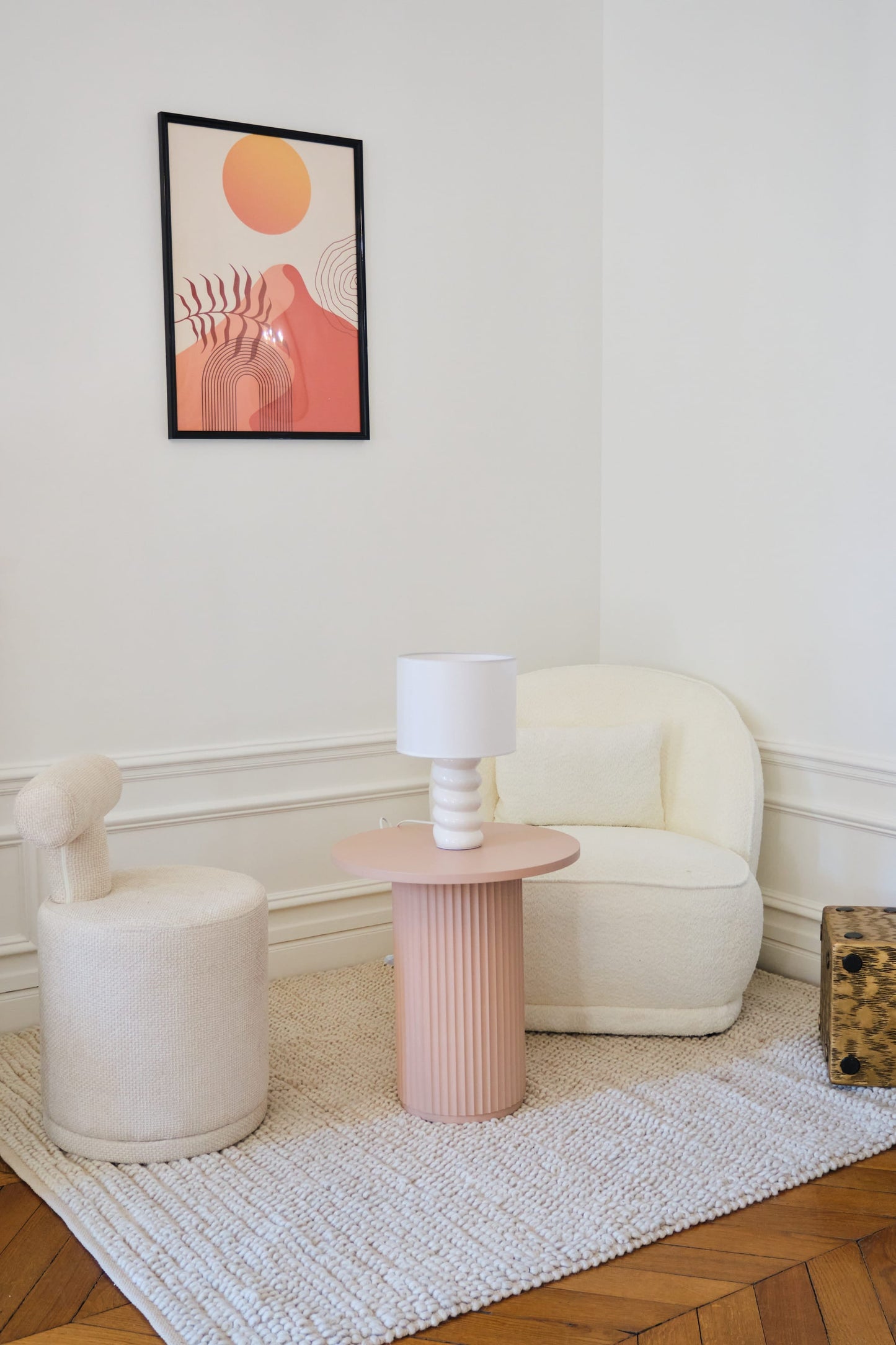 Tom – Pouf avec dossier en tissu chenille blanc