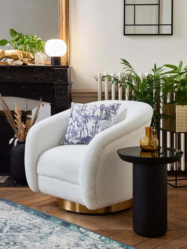 Fauteuil effet laine bouclée et laiton