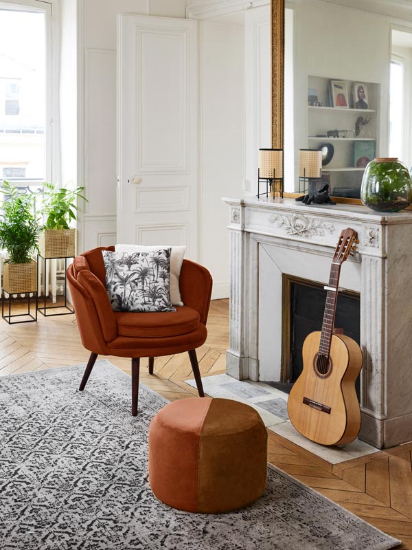 Fauteuil en velours ocre