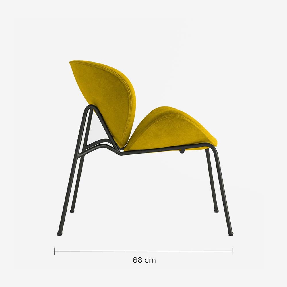 Fauteuil en velours jaune moutarde