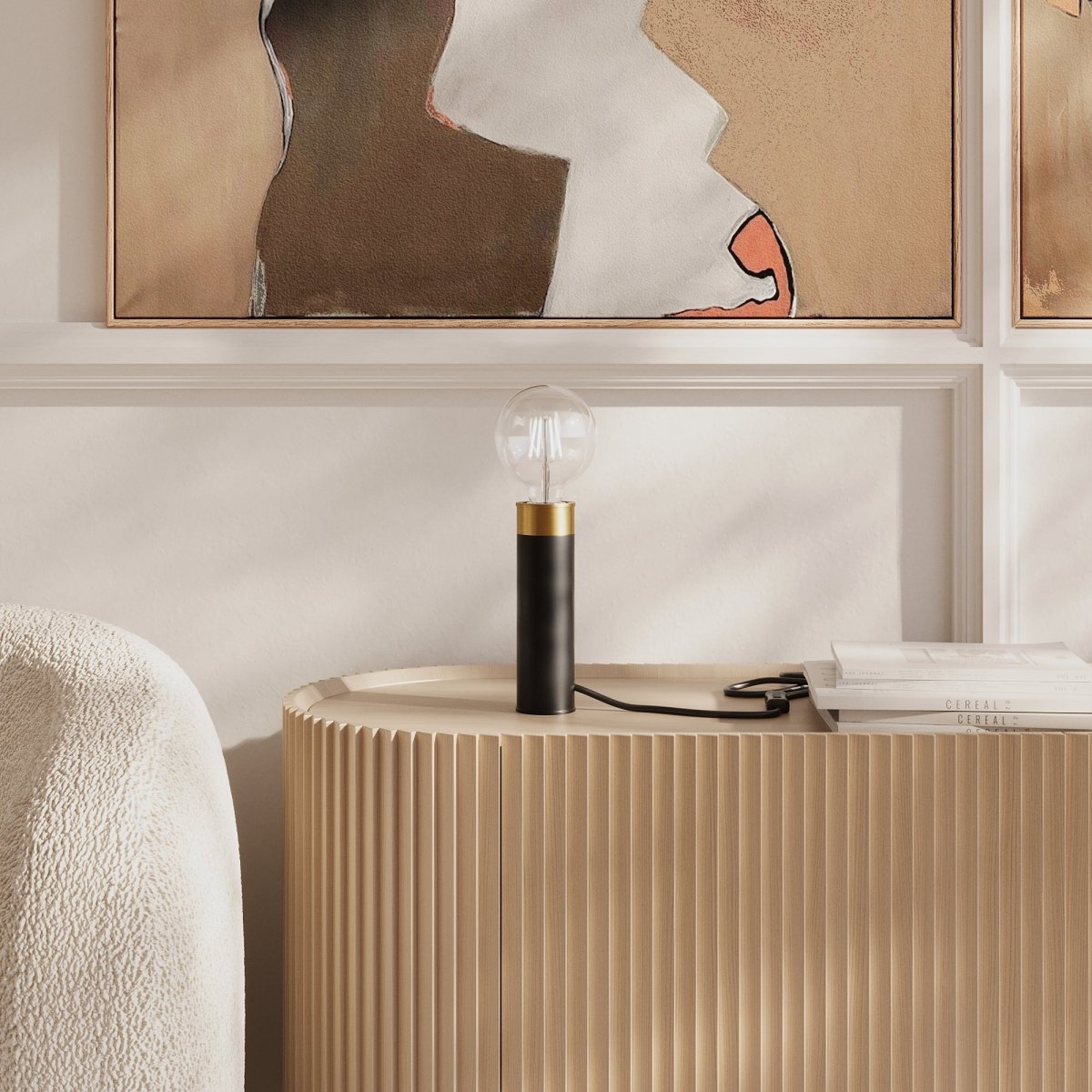 Lampe à poser cylindrique en métal