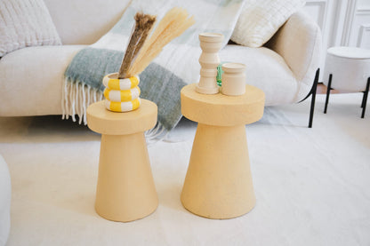 Petite table d'appoint ronde design en magnésie mouchetée rose Anémone