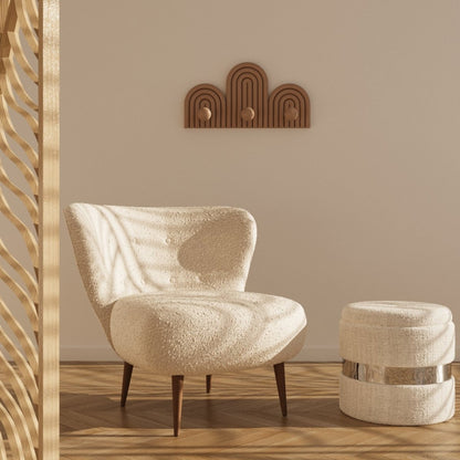 Fauteuil en tissu bouclette gris-crème et bois